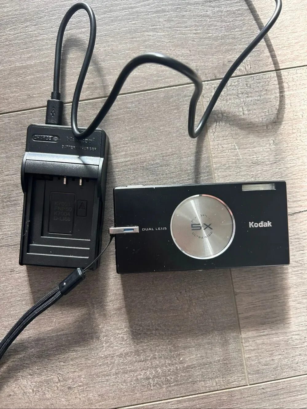 Kodak Easyshare V570 5X Ultra Wide Dual lens Digital Camera works! 5mp digital c